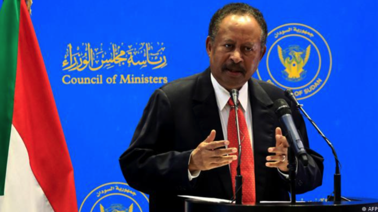 لم ينضم للمدنيين ولا للمجلس السيادي: تحديات المشهد السياسي بعد استقالة حمدوك