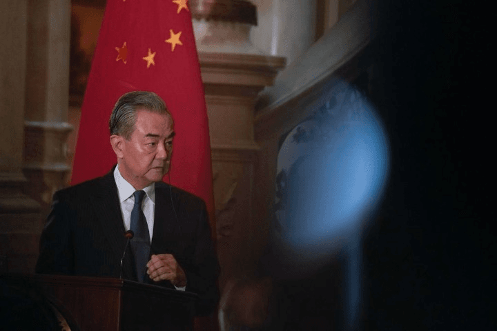 رسائل عدة: قراءة في جولة وزير الخارجية الصيني إلى أفريقيا