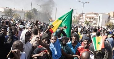 الاحتجاجات حول تأجيل الانتخابات الرئاسية في السنغال إلى 15 ديسمبر